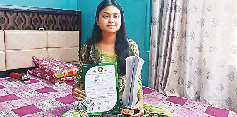 যোগাসনে আন্তর্জাতিক স্তরে ডাক পেলেন কাকদ্বীপের ছাত্রী, বাধা হয়ে দাঁড়িয়েছে অর্থ