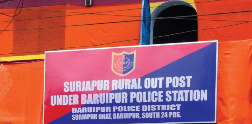 নাটকীয় অভিযান, সূর্যপুরের নিখোঁজ কিশোরীকে ঘরে ফেরাল ফাঁড়ির পুলিশ, সূত্র বলতে মোবাইল ফোন  উদ্ধার শিয়ালদহে