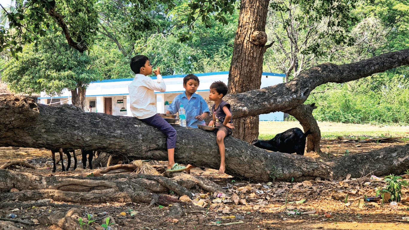 ব্লাস্টিংয়ে কাঁপে ক্লাসরুম, দেউচা-পাচামিতে বাড়ছে স্কুলছুট
