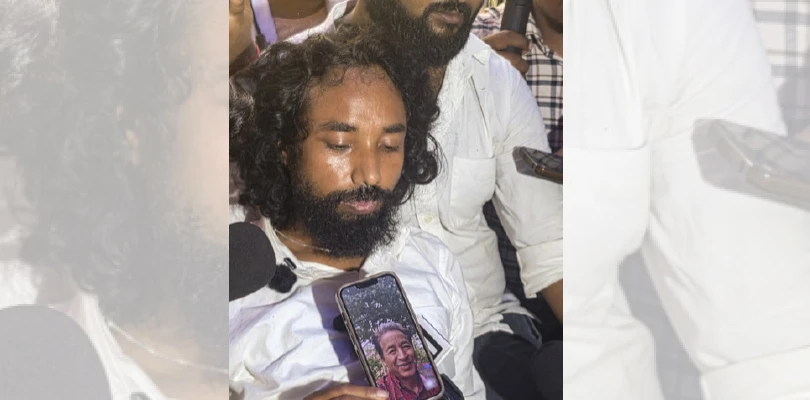 অনশন অব্যাহত, সোনাম ওয়াংচুকের অনুরোধে জল খেলেন ছাত্রনেতা মাহাত