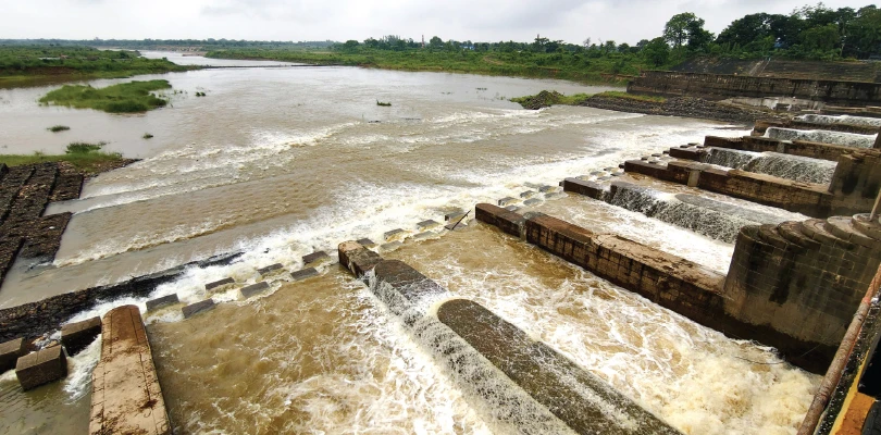 টানা বৃষ্টিতে ফুঁসছে বীরভূমের নদীগুলি, জলের তলায় একাধিক কজওয়ে, দুর্ভোগ