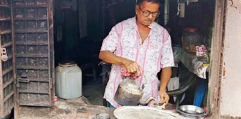 চায়ের দোকানে তারকাদের হাট, আসতেন সৌমিত্র-তরুণ কুমার-বিকাশ পাঁজি-কৃশানু