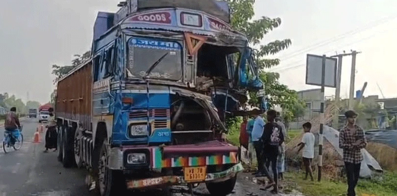 কাজে যাওয়ার পথে দুর্ঘটনা, মৃত তিন শ্রমিক