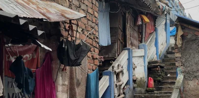 বুলডোজার আতঙ্কে দিন কাটছে ঢাকুরিয়ার বস্তিবাসীদের