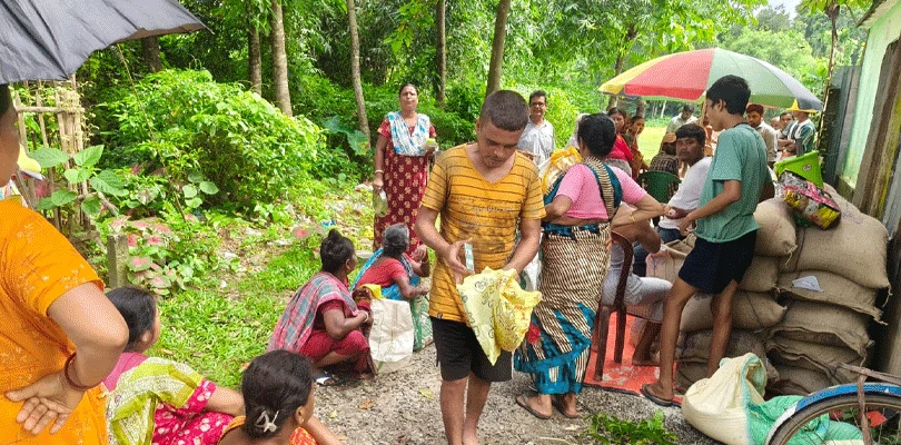 সার্ভার সমস্যায় থমকে রেশন পরিষেবা, ঘণ্টার পর ঘণ্টা লাইনে গ্রাহকরা