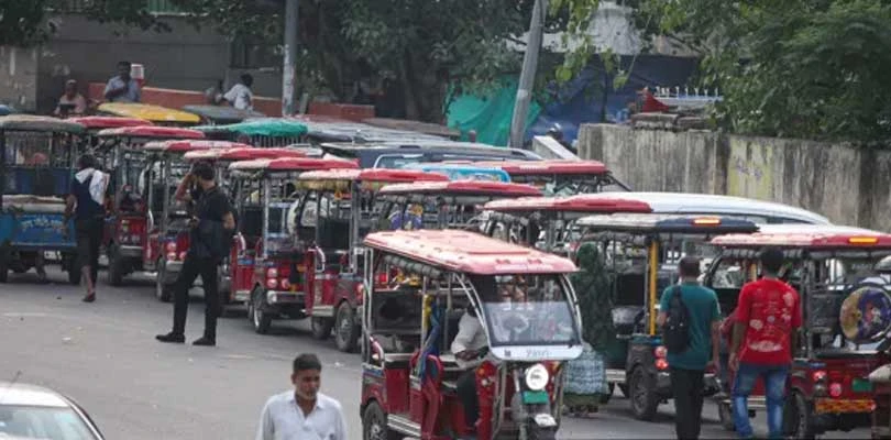 ডোমকল-বহরমপুর রুটে বন্ধ থাকল ট্রেকার চলাচল