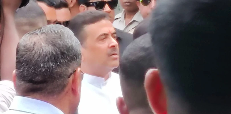 হালিশহরে মৃত তৃণমূল কর্মীর বাড়িতে পৌঁছলেন মুখ্যমন্ত্রী শুভেন্দু অধিকারী