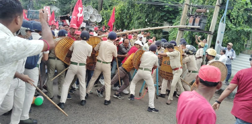 বামেদের 'জেল ভরো' কর্মসূচি ঘিরে আসানসোলে উত্তেজনা
