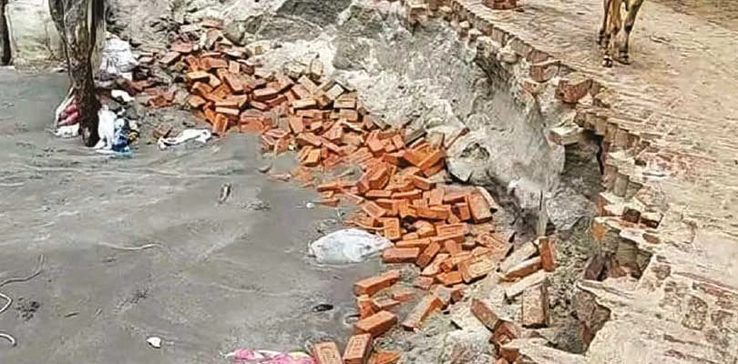 বেহাল নদীবাঁধ, আতঙ্কে সাগরের একাধিক গ্রামের বাসিন্দা