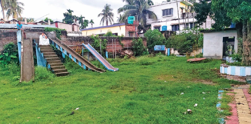 নবদ্বীপ: উদ্যান ও পার্ক রক্ষণাবেক্ষণের অভাবে বেহাল, সাফাইয়ের আশ্বাস পুরসভার