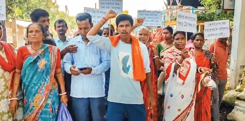 রাস্তা অবরোধ করলেন রেখা পাত্রের অনুগামীরা, কেশবানন্দের গ্রেপ্তারের দাবি