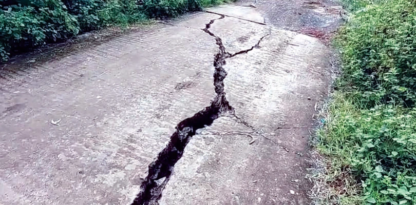 প্রধান সংযোগকারী রাস্তা বিপজ্জনক দশায়, ক্ষোভ
