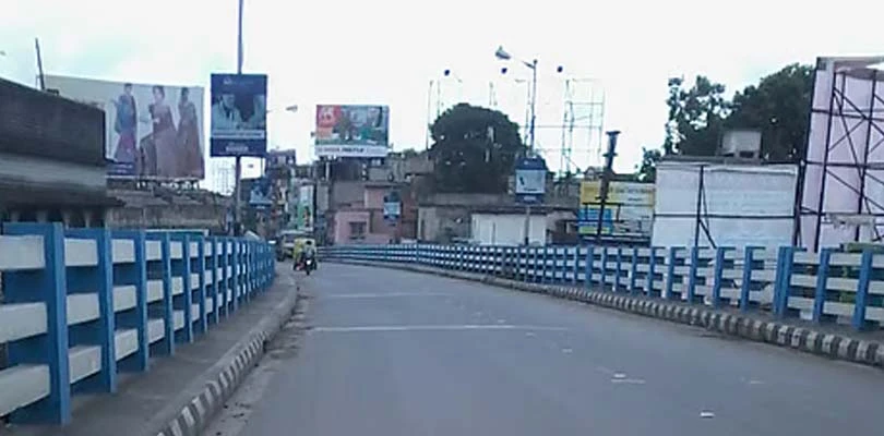 খুলল বারাসত ওভারব্রিজ, ভারী যানে নিষেধাজ্ঞা থাকায় শহরজুড়ে যানজটের শঙ্কা