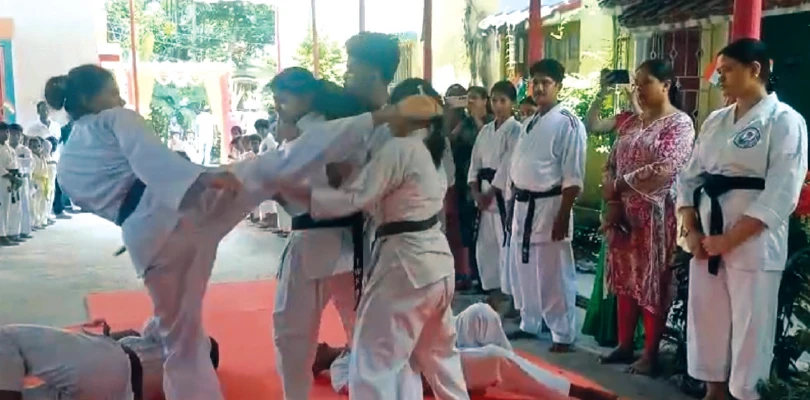 মেয়েদের আত্মরক্ষার জন্য মার্শাল আর্ট স্কুল গড়ে তুললেন ‘শিহান’ সুব্রত দত্ত, বিনামূল্যে প্রশিক্ষণ