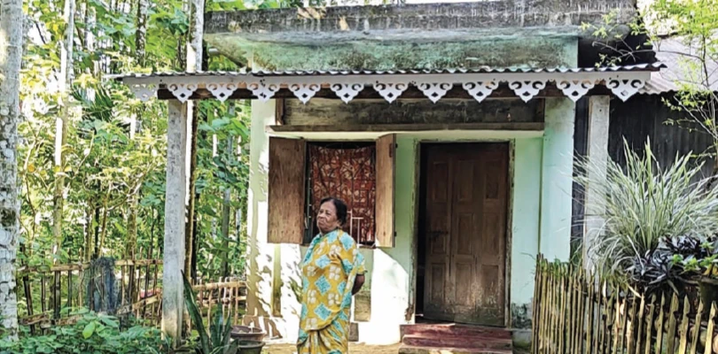 ইতিহাসের শেষ প্রদীপ হাতে একাকী গৌরীদেবী অবহেলায় ধুঁকছে ধূপগুড়ির বিদ্যাশ্রম