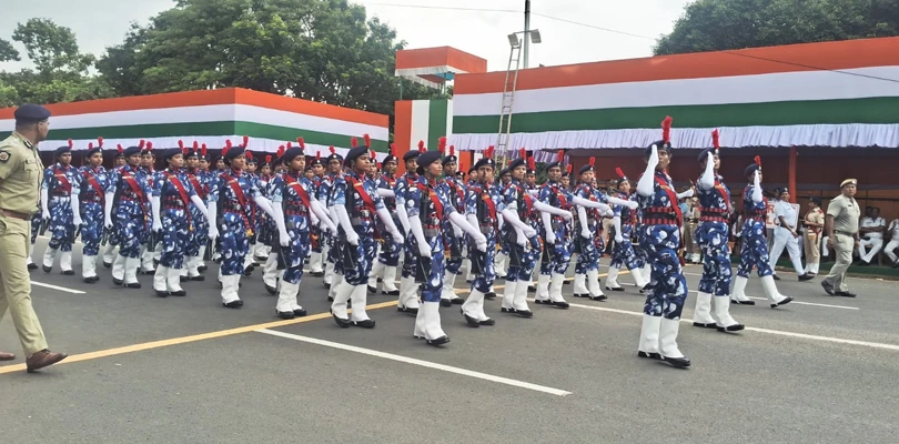 স্বাধীনতা দিবসের প্রাক্কালে কলকাতার রেড রোডে চলছে কুচকাওয়াজের শেষ মুহূর্তের মহড়া