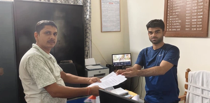 জলপাইগুড়ি পুরসভা: অনাস্থা আবহে আরও সংকটে চেয়ারম্যান সৈকত চট্টোপাধ্যায়, ইস্তফা দিলেন ভাইস চেয়ারম্যান দীনেশ রাউত