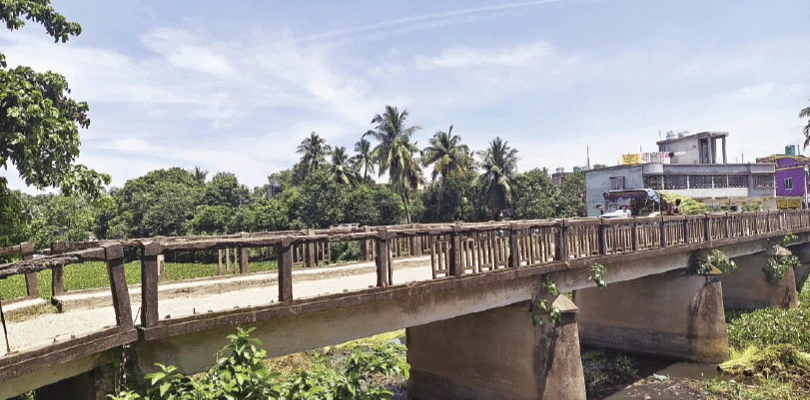 আলীনগর-কালীগঞ্জ সেতুর রেলিং ভাঙা, দুর্ঘটনার শঙ্কা