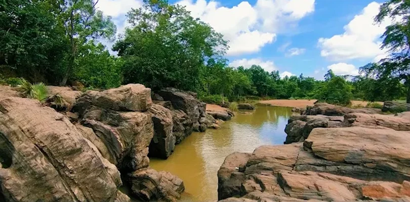 প্রকৃতির টানে বর্ষায় বেলপাহাড়ীর অফবিটে ভিড় বাড়ছে পর্যটকদের