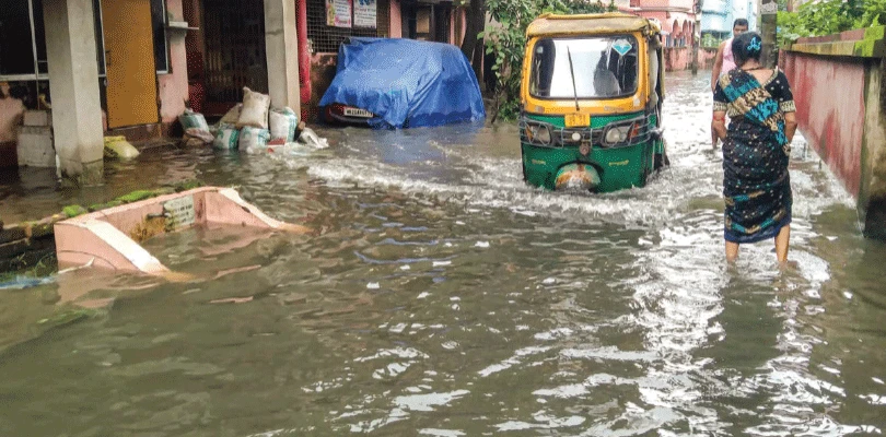 জল থইথই বারুইপুর, সেতু ভাঙল নামখানায়, চাষে ক্ষয়ক্ষতির আশঙ্কা
