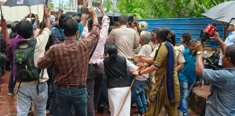 নির্মল ঘোষকে ঘিরে বারাকপুর আদালতে মহিলা আইনজীবীদের বিক্ষোভ