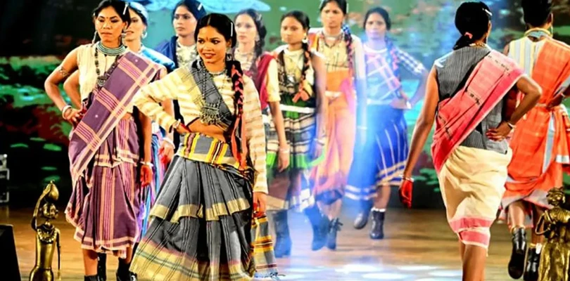 র‍্যাম্পে হাঁটলেন প্রাক্তন মাওবাদীরা