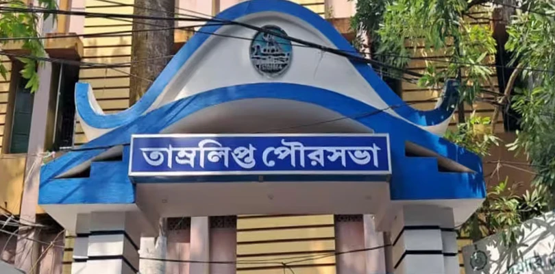 অ্যাপে মুখ দেখিয়ে হাজিরা বাধ্যতামূলক, তমলুক পুরসভায় ডিউটিতে ফাঁকিবাজি রোখাই চ্যালেঞ্জ