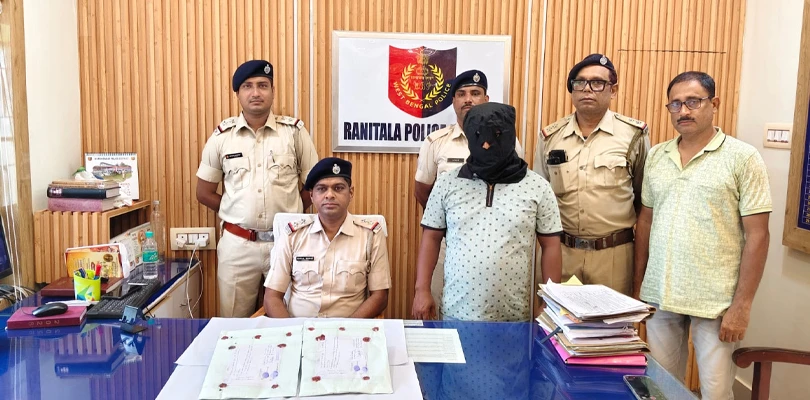 ডোমকলে আগ্নেয়াস্ত্রসহ গ্রেপ্তার দুই, উদ্ধার ৭টি পিস্তল ও গুলি