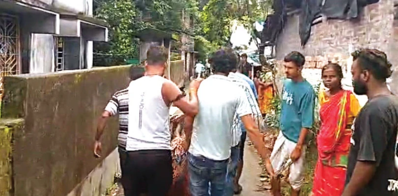 সাঁকরাইলে বাগানের ঝোপে প্রৌঢ়ার দেহ, উধাও খুলির অংশ, বাড়ছে রহস্য