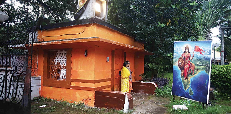 অ্যাকাডেমি কাণ্ড: বাড়ির বাকি অংশেও গেরুয়া রং!  বিক্ষোভের ডাক নাট্যকর্মীদের