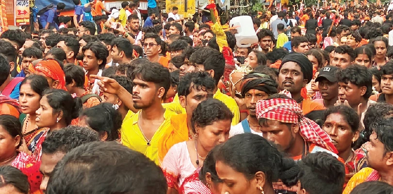 শ্রাবণের শেষ সোমবার জনজোয়ার তারকেশ্বরে