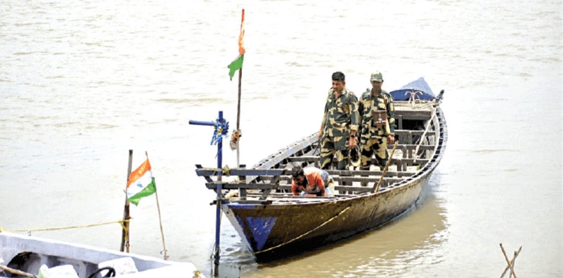 অনুপ্রবেশ ঠেকাতে বিএসএফের গুলি, ভগবানগোলায় ধৃত মানবপাচারকারী