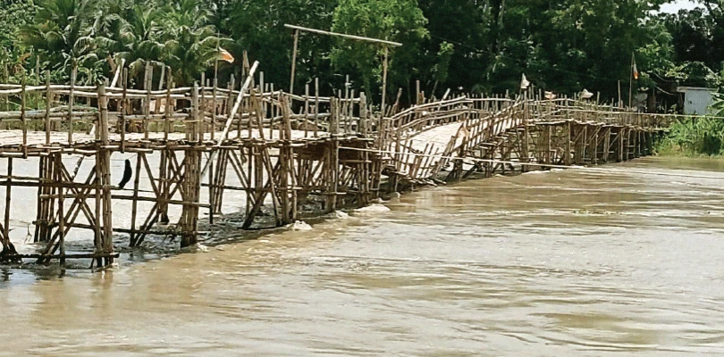 ভাঙল ৪টি বাঁশের সেতু,  বিচ্ছিন্ন হাওড়ার দ্বীপাঞ্চল