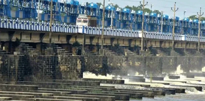 বর্ষায় ‘খালি’ মাইথনে বন্ধ গেট জল ছাড়া কমাল দুর্গাপুর ব্যারেজ