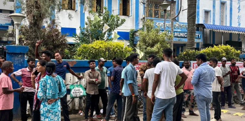 মজুরী পাচ্ছেন না অস্থায়ী কর্মীরা, লাটে পুর পরিষেবা