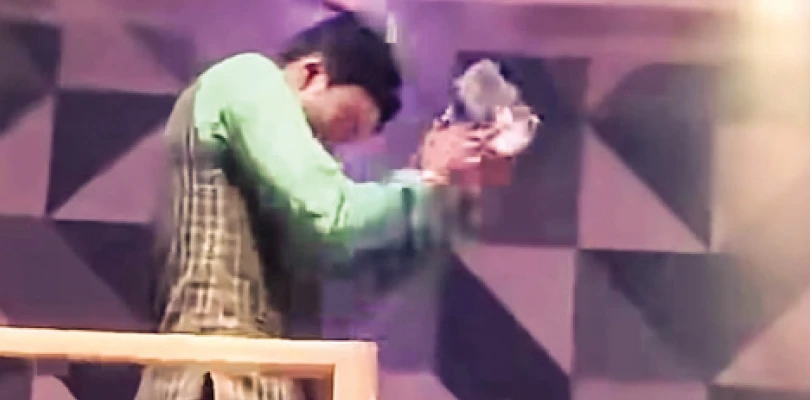 পানশালায় টাকা ওড়াচ্ছেন পদ্মপার্টির সংখ্যালঘু মোর্চার নেতা, ভিডিয়ো পোস্ট বিধায়ক কুণালের,বিজেপি জেলা সভাপতির দাবি, ছ’বছরের পুরনো ক্লিপিংস