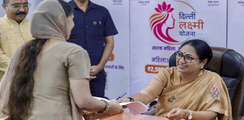 বিজেপির আড়াই হাজারি জুমলা! দু’বছর পরও দিল্লির ‘লক্ষ্মী’দের ভাতা তালাবন্দি