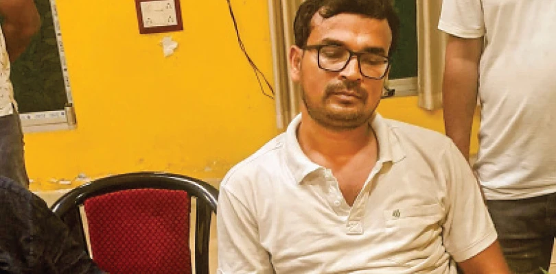 ঘুষ নিতে গিয়ে ধৃত নাজিরগঞ্জ ফাঁড়ির কনস্টেবল