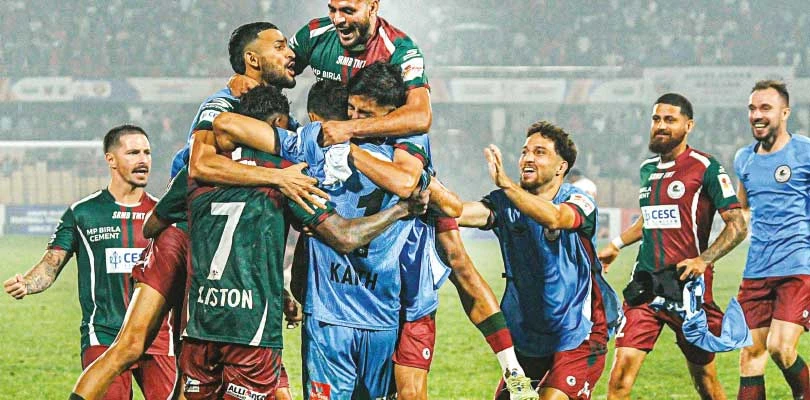 বৃষ্টিভেজা মাঠে বিশালই জয়ের নায়ক,ডার্বির ঘণ্টা বাজিয়ে ডুরান্ড কাপের ফাইনালে মোহন বাগান