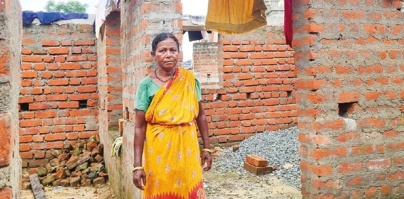 দামোদরের কাছেই আবাস উপভোক্তাদের ১২০০-র বালি কিনতে হচ্ছে ৪ হাজারে, মেজিয়ায় মুখ্যমন্ত্রীর নির্দেশই সার