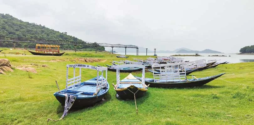 পালতোলা নৌকায় এবার জলাধার ভ্রমণ মাইথনে, গড়ে উঠেছে নতুন সানসেট পয়েন্ট