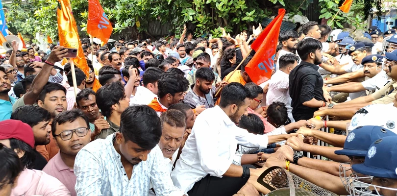 আজও উত্তপ্ত যাদবপুর, ক্যাম্পাসে ছাত্র সংঘর্ষের নিন্দা করে মুখ খুললেন উপাচার্য