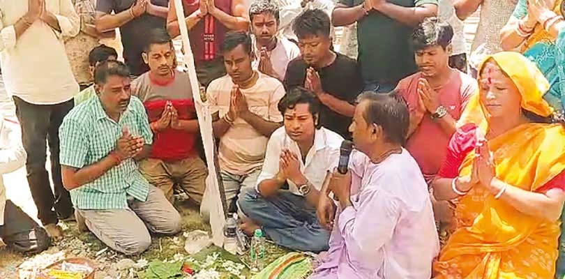 কাঁচাকালী সর্বজনীন দুর্গাপুজোর মণ্ডপ এবার আইফেল টাওয়ারের আদলে