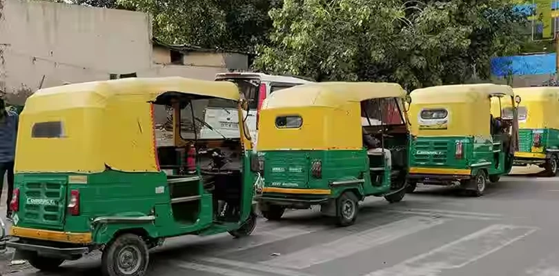 মহেশতলায় পরপর দু’দিন অটো বন্ধ রেখে প্রতিবাদ, ভোগান্তি যাত্রীদের