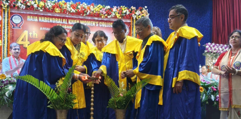 নরেন্দ্রলাল খান মহিলা কলেজের সমাবর্তন স্ত্রী-শক্তি পুরস্কার পেলেন অগ্নিমিত্রা