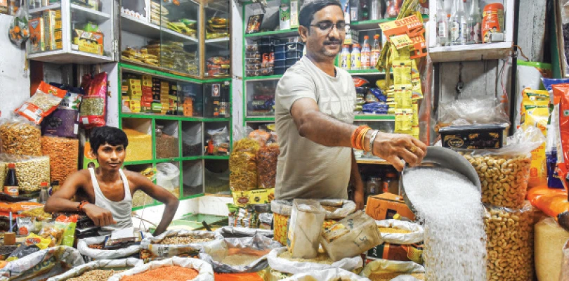 মুদি দোকানের মাসকাবারি খরচ চালাতেই নাজেহাল আম জনতা, চিনি, ডাল, ভোজ্য তেলের দাম বাড়ছে লাফিয়ে