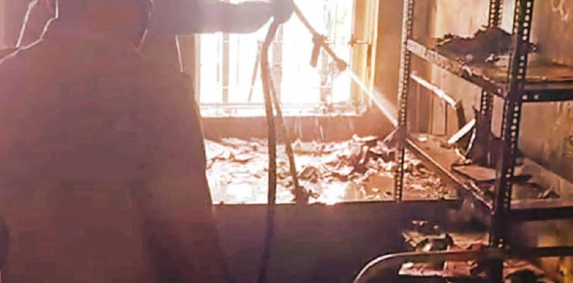 বারাসত মেডিকেলের গার্লস হস্টেলে আগুন নথি পুড়ে যাওয়ায় ছাত্রী মহলে হতাশা
