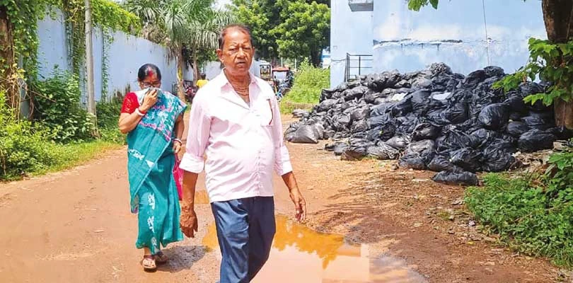 বড়জোড়া সুপার স্পেশালিটিতে স্তূপাকারে রাখা মেডিকেল বর্জ্য, অতিষ্ঠ রোগী ও পরিজনরা, সংক্রমণ ছড়ানোর শঙ্কা