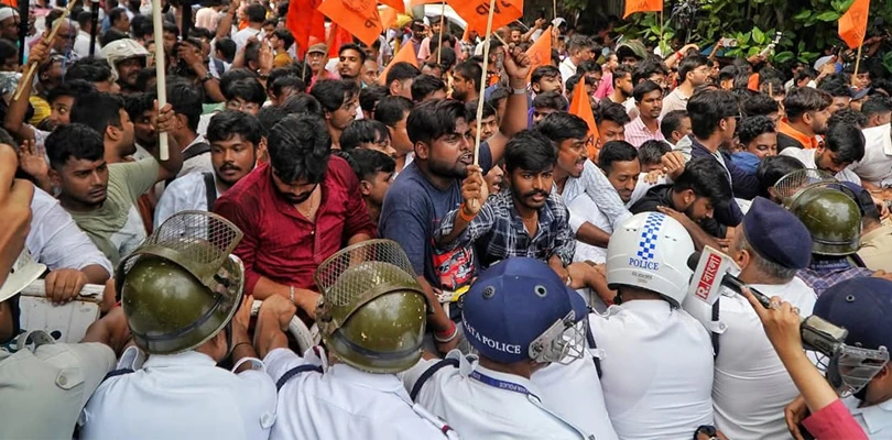 যাদবপুরে গেরুয়া তাণ্ডব স্পষ্ট ক্যামেরার ফুটেজে, অভিযুক্তরা অধরাই