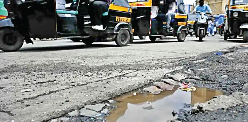 ১৭ হাজার কোটির প্রকল্পের মধ্যেই মুম্বইয়ের রাস্তায় ৮ হাজার খানাখন্দ!